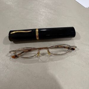 Readers with Hard Case, Vintage